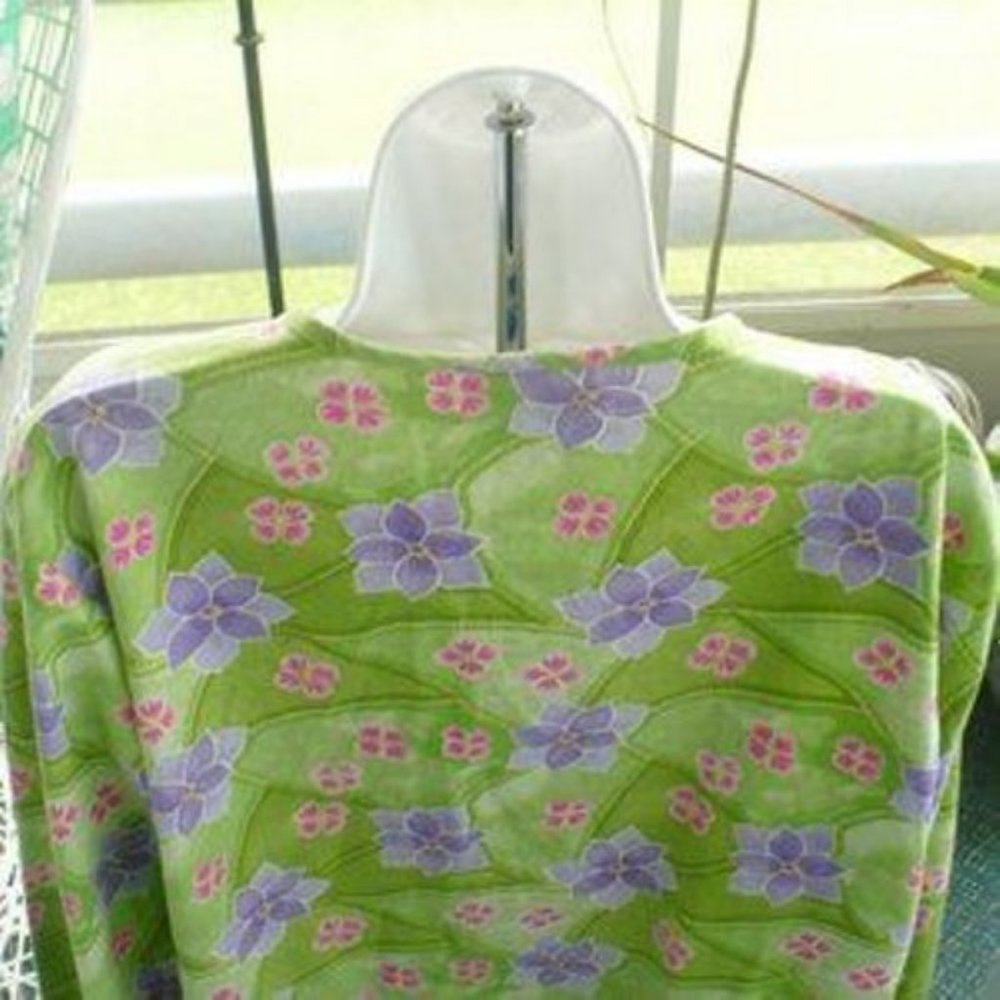❤️ CREST Scrub Top Snap Front Medium Green Floral - Picture 6 of 6